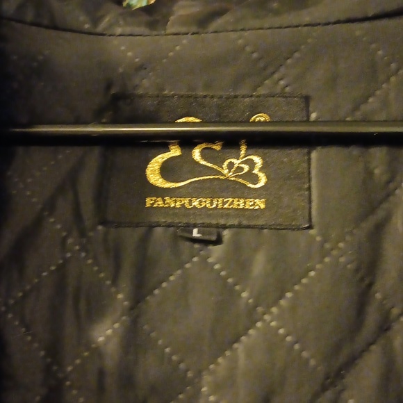 Furry Black Coat! - Picture 4 of 9